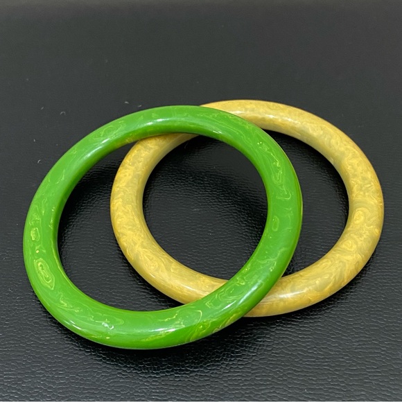 Vintage Green & Yellow Swirl Marbled Bakelite Bangle Bracelet Set - Picture 2 of 12
